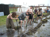 Kanalarbetare i vikingauniform!