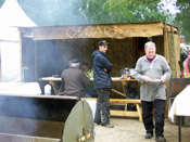 Gutta grillade fruktansvärt goda vildsvin!